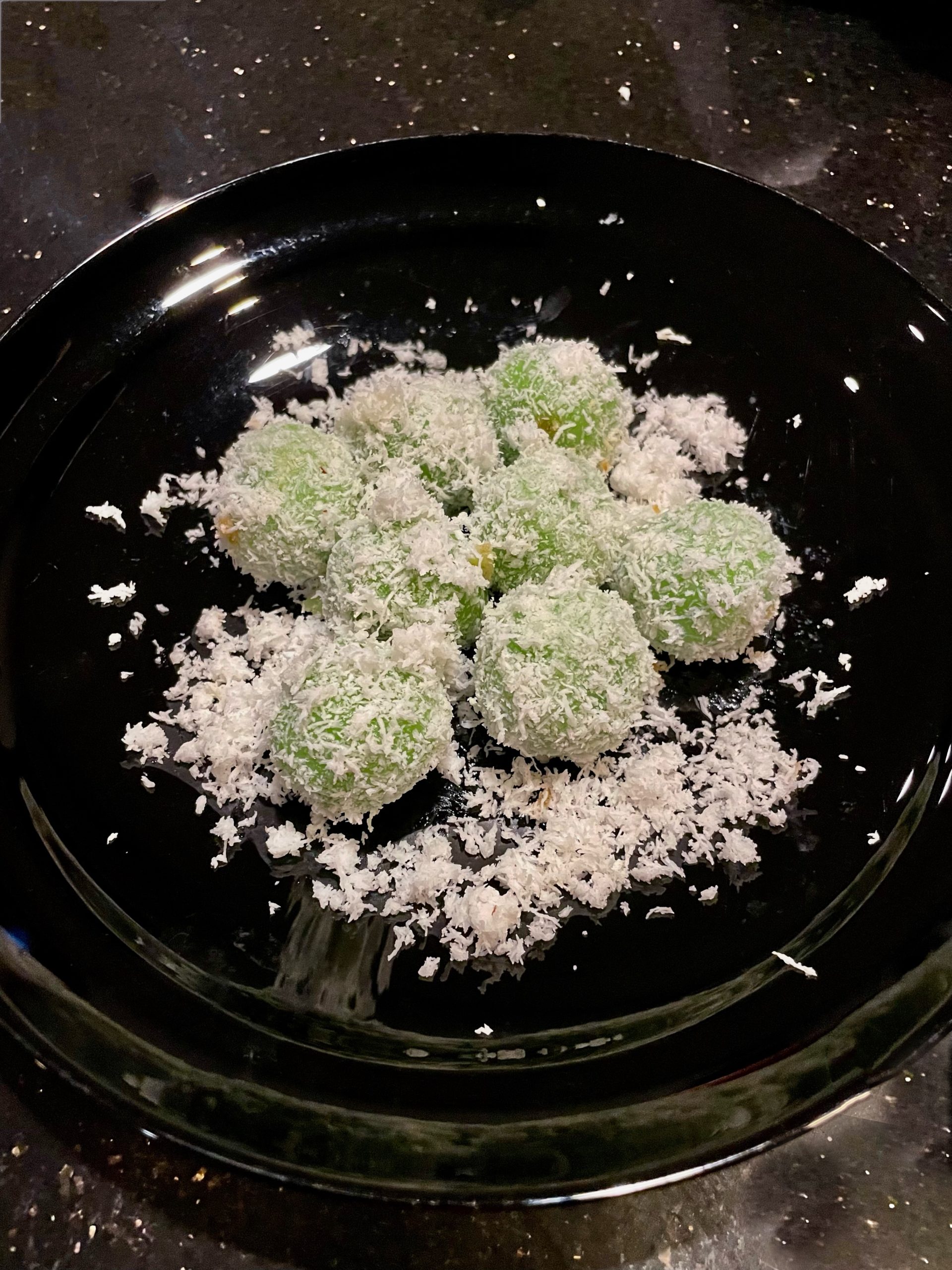 Coconut-coated Sweet Rice Balls (Klepon)